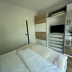 Szkolna 2 With 54 M2