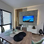 Szkolna 2 With 54 M2 Apartament *