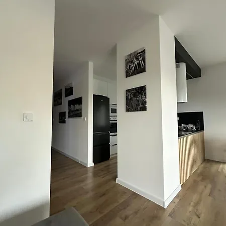 Daire Szkolna 2 With 54 M2 *